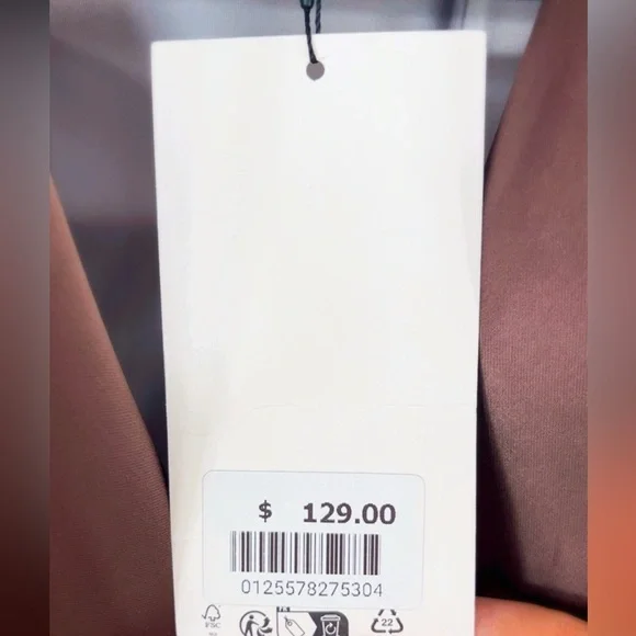 NWT ZARA VIRAL SATIN EFFECT BLAZER XS and L
🚨 My prices are firm, no discount - Picture 7 of 17